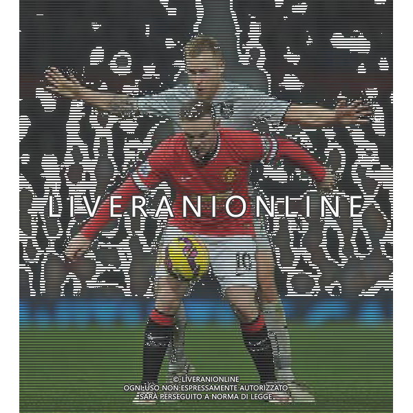 Manchester United\'s Wayne Rooney shields the ball from Burnley\'s Scott Arfield Photographer Dave Howarth/CameraSport Football - Barclays Premiership - Manchester United v Burnley - Wednesday 11th February 2015 - Old Trafford - Manchester © CameraSport - 43 Linden Ave. Countesthorpe. Leicester. England. LE8 5PG - Tel: +44 (0) 116 277 4147 - admin@camerasport.com - www.camerasport.com AG ALDO LIVERANI SAS ONLY ITALY