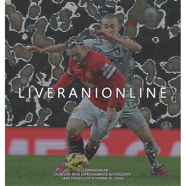 Burnley\'s David Jones battles with Manchester United\'s Wayne Rooney Photographer Dave Howarth/CameraSport Football - Barclays Premiership - Manchester United v Burnley - Wednesday 11th February 2015 - Old Trafford - Manchester © CameraSport - 43 Linden Ave. Countesthorpe. Leicester. England. LE8 5PG - Tel: +44 (0) 116 277 4147 - admin@camerasport.com - www.camerasport.com AG ALDO LIVERANI SAS ONLY ITALY