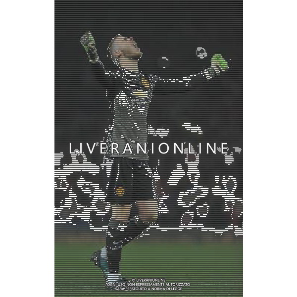 Manchester United\'s David De Gea celebrates as team mate Robin van Persie scores his team\'s 3rd goal, from the penalty spot Photographer Dave Howarth/CameraSport Football - Barclays Premiership - Manchester United v Burnley - Wednesday 11th February 2015 - Old Trafford - Manchester © CameraSport - 43 Linden Ave. Countesthorpe. Leicester. England. LE8 5PG - Tel: +44 (0) 116 277 4147 - admin@camerasport.com - www.camerasport.com AG ALDO LIVERANI SAS ONLY ITALY