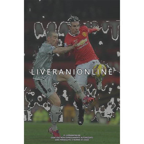 Burnley\'s David Jones and Manchester United\'s Robin van Persie battle for the ball Photographer Dave Howarth/CameraSport Football - Barclays Premiership - Manchester United v Burnley - Wednesday 11th February 2015 - Old Trafford - Manchester © CameraSport - 43 Linden Ave. Countesthorpe. Leicester. England. LE8 5PG - Tel: +44 (0) 116 277 4147 - admin@camerasport.com - www.camerasport.com AG ALDO LIVERANI SAS ONLY ITALY