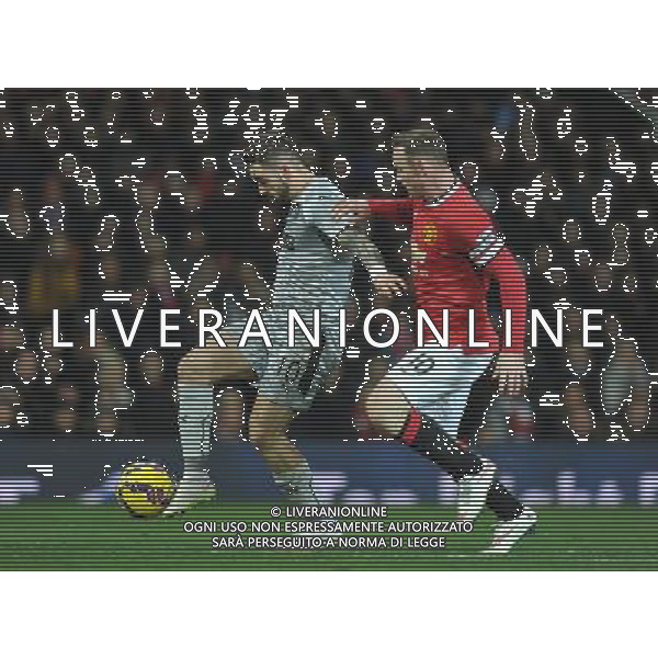 Burnley\'s Danny Ings battles with Manchester United\'s Wayne Rooney Photographer Dave Howarth/CameraSport Football - Barclays Premiership - Manchester United v Burnley - Wednesday 11th February 2015 - Old Trafford - Manchester © CameraSport - 43 Linden Ave. Countesthorpe. Leicester. England. LE8 5PG - Tel: +44 (0) 116 277 4147 - admin@camerasport.com - www.camerasport.com AG ALDO LIVERANI SAS ONLY ITALY