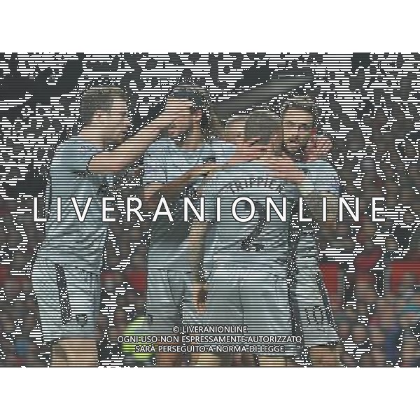 Burnley\'s Danny Ings (right) is congratulated on scoring his team\'s 1st goal Photographer Dave Howarth/CameraSport Football - Barclays Premiership - Manchester United v Burnley - Wednesday 11th February 2015 - Old Trafford - Manchester © CameraSport - 43 Linden Ave. Countesthorpe. Leicester. England. LE8 5PG - Tel: +44 (0) 116 277 4147 - admin@camerasport.com - www.camerasport.com AG ALDO LIVERANI SAS ONLY ITALY