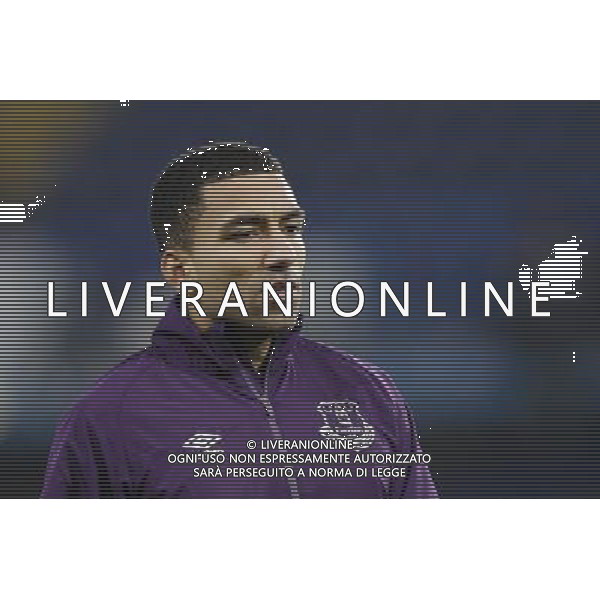 EvertonÕs Aaron Lennon looking happy in his new club colours during the pre-match warm-up Photographer Craig Mercer/CameraSport Football - Barclays Premiership - Chelsea v Everton - Wednesday 11th February 2015 - Stamford Bridge - London © CameraSport - 43 Linden Ave. Countesthorpe. Leicester. England. LE8 5PG - Tel: +44 (0) 116 277 4147 - admin@camerasport.com - www.camerasport.com AG ALDO LIVERANI SAS ONLY ITALY