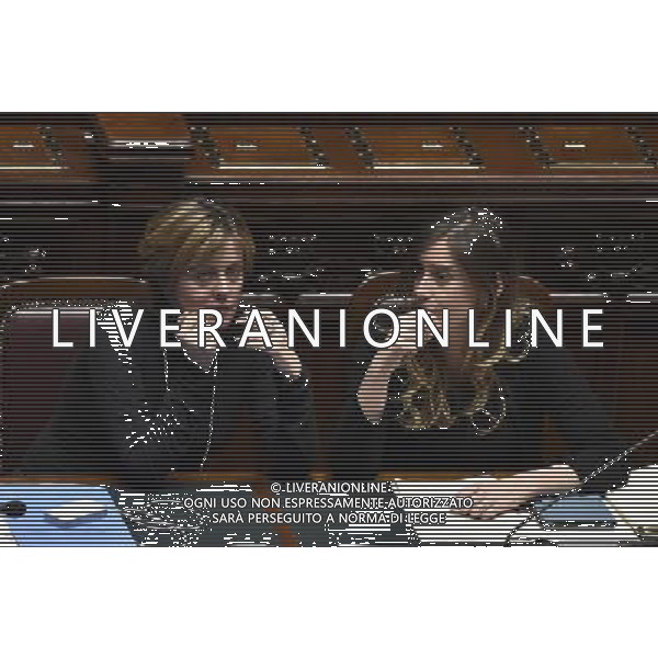 Roma - 12/02/2015 - Palazzo Chigi - Discussione del disegno di legge costituzionale - nella foto: Beatrice Lorenzin e Maria Elena Boschi / Ph. Fabrizio Corradetti - Ag. Aldo Liverani Sas