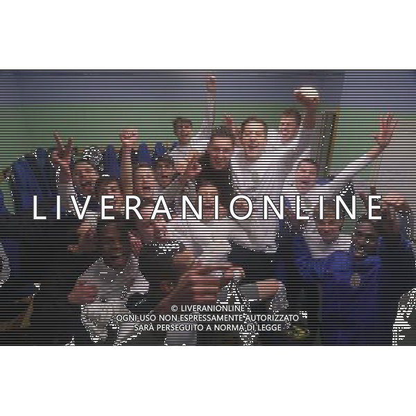 HELLAS VERONA - FIORENTINA SEMIFINALI TORNEO DI VIAREGGIO S. GIULIANO TERME 14 FEBBRAIO 2015 NELLA FOTO L\'ESULTANZA NEGLI SPOGLIATOI A FINE GARA ©FOTOEXPRESS/Agenzia Aldo Liverani sas