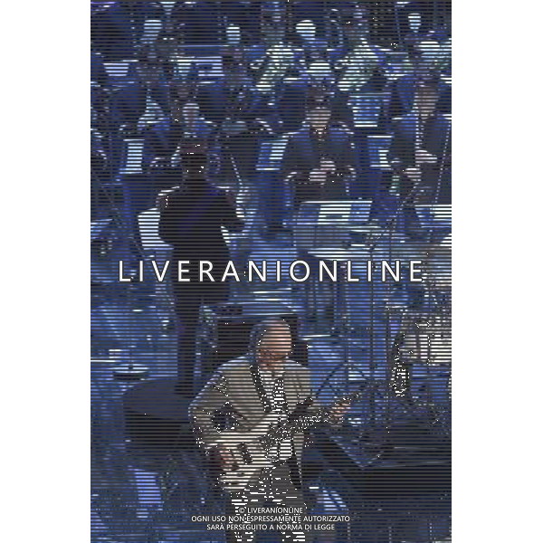QUINTA ED ULTIMA SERATA 65mo FESTIVAL DELLA CANZONE ITALIANA DI SANREMO 14 FEBBRAIO 2015 NELLA FOTO LA PFM CON LA BANDA DELL\'ESERCITO ©Gazzaniga/Agenzia Aldo Liverani sas