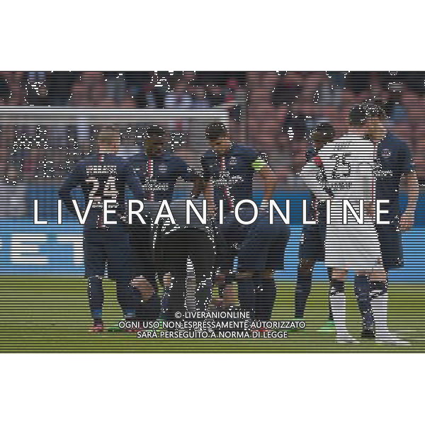 Blessure de Yohan Cabaye - 14.02.2015 - Paris Saint Germain / Caen - 25eme journee de Ligue 1 Photo : Andre Ferreira / Icon Sport AG ALDO LIVERANI SAS ONLY ITALY