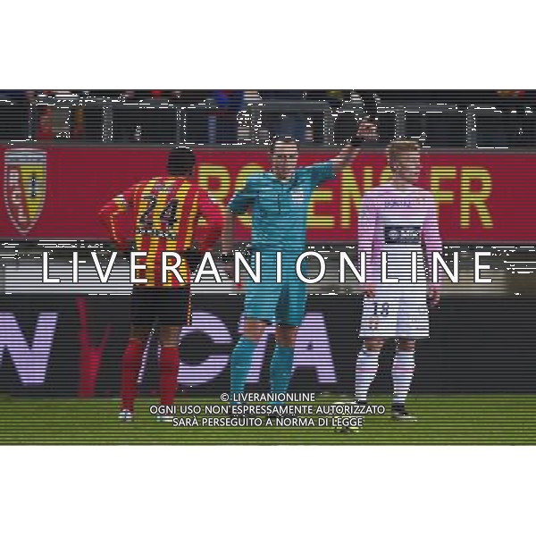 Cartons rouges pour Ludovic BAAL / Daniel WASS - 14.02.2015 - Lens / Evian Thonon - 25eme journee de Ligue 1 Photo : Dave Winter / Icon Sport AG ALDO LIVERANI SAS ONLY ITALY