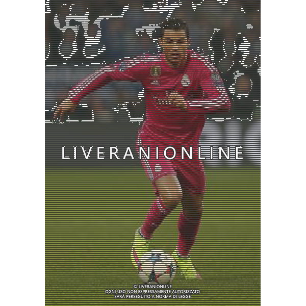 firo Fu§ball,Fussball, 18.02.2015 UEFA , UCL, Champions League Saison 2014/2015 Achtelfinale, 1/8-Finale, Hinspiel, FC Schalke 04 - Real Madrid Madrid, Cristiano Ronaldo, Einzelaktion, ganze Figur $worldrightsEs gelten unsere AGB, einsehbar auf www.firosportphoto.de copyright by firo sportphoto: Coesfelder Str. 207 D- 48249 DŸlmen www.firosportphoto.de mail@firosportphoto.de (V o l k s b a n k B o c h u m - W i t t e n ) BLZ.: 430 601 29 Kt. Nr.: 341 117 100 Tel: +49-2594 - 9916004 Fax: +49-2594 - 9916005 AG ALDO LIVERANI SAS ONLY ITALY