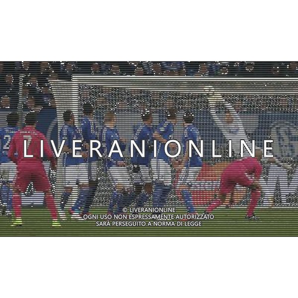 firo Fu§ball,Fussball, 18.02.2015 Champions League , Saison 2014/2015 FC Schalke 04 - Real Madrid Freisto§ Freistossmauer mehr als fŸnf Spieler Cristiano Ronaldo Timon Wellenreuther hŠlt $worldrightsEs gelten unsere AGB, einsehbar auf www.firosportphoto.de copyright by firo sportphoto: Coesfelder Str.207 48249 DŸlmen www.firosportphoto.de mail@firosportphoto.de (V o l k s b a n k B o c h u m - W i t t e n ) BLZ.: 430 601 29 Kt. Nr.: 341 117 100 Tel:Ê 02594 - 9916004 Fax:Ê02594 - 9916005 AG ALDO LIVERANI SAS ONLY ITALY