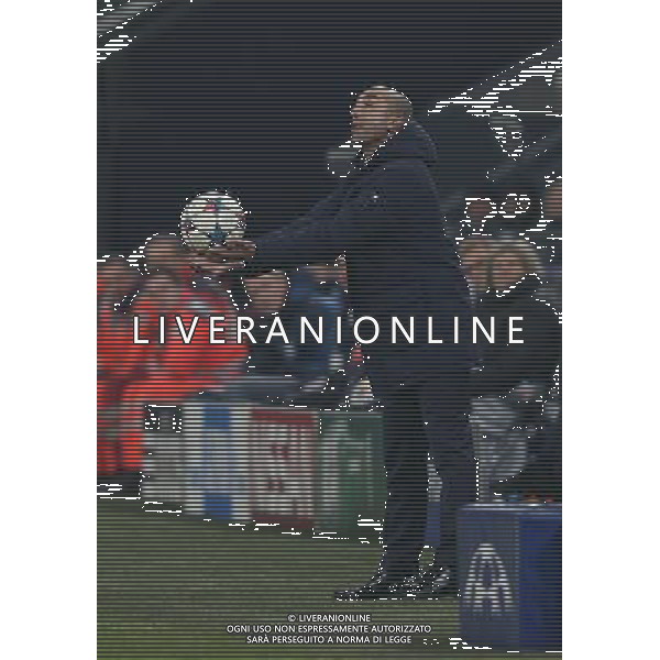 firo : 18.02.2015 Fu§ball, CL, Champions League, Saison 2014/2015, Achtelfinale, FC Schalke 04 - Real Madrid 0:2 trainer DI MATTEO, Schalke mit Ball $worldrights,Es gelten unsere AGB, einsehbar auf www.firosportphoto.de, copyright by firo sportphoto: Coesfelder Str. 207 D-48249 DŸlmen www.firosportphoto.de mail@firosportphoto.de (V o l k s b a n k B o c h u m - W i t t e n ) BLZ.: 430 601 29 Kt. Nr.: 341 117 100 Tel:Ê +49-2594-9916004 Fax:Ê+49-2594-9916005 AG ALDO LIVERANI SAS ONLY ITALY