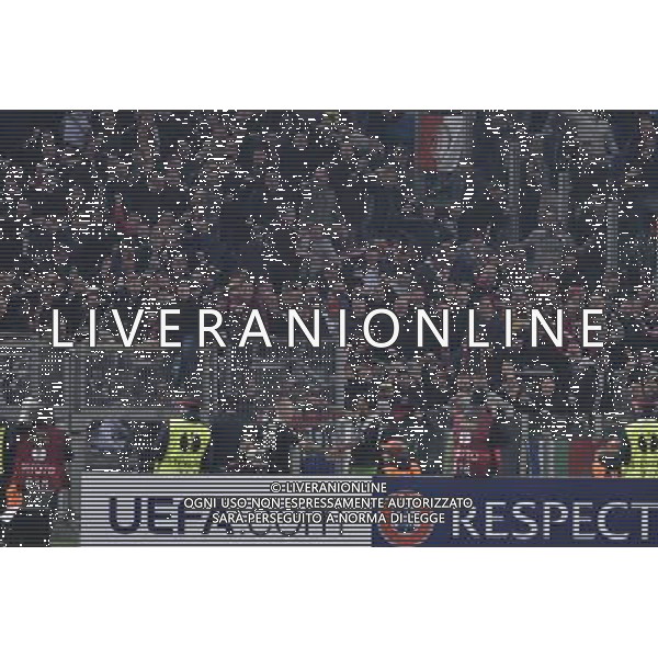 Roma - 19/02/2015 - Stadio Olimpico - Uefa Europa League 2014/2015 - andata sedicesimi - AS Roma vs Feyenoord - nella foto: Colin Kazim Richards esulta con i tifosi / Ph Fabrizio Corradetti - Ag. Aldo Liverani Sas