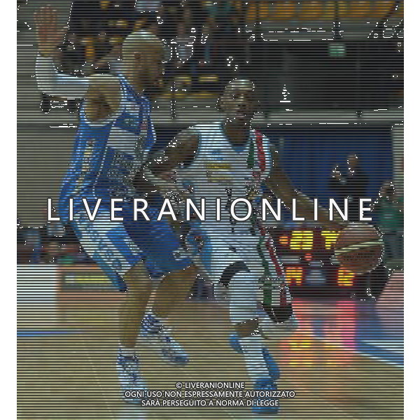 Beko Final Eight 2015 Quarti di Finale Desio (MB) - 20.02.2015 Banco di Sardegna Sassari-Vanoli Cremona Nella Foto:hayes kenny-logan david /Ph.Vitez-Ag. Aldo Liverani