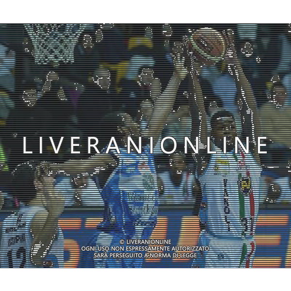 Beko Final Eight 2015 Quarti di Finale Desio (MB) - 20.02.2015 Banco di Sardegna Sassari-Vanoli Cremona Nella Foto:bell james lawal shane /Ph.Vitez-Ag. Aldo Liverani