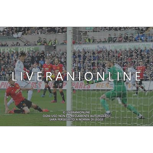 GOAL - Swansea City\'s Ki Sung-Yueng scores his sides first goal Photographer Ashley Crowden/CameraSport Football - Barclays Premiership - Swansea City v Manchester United - Saturday 21st February 2015 - Liberty Stadium - Swansea © CameraSport - 43 Linden Ave. Countesthorpe. Leicester. England. LE8 5PG - Tel: +44 (0) 116 277 4147 - admin@camerasport.com - www.camerasport.com AG ALDO LIVERANI SAS ONLY ITALY