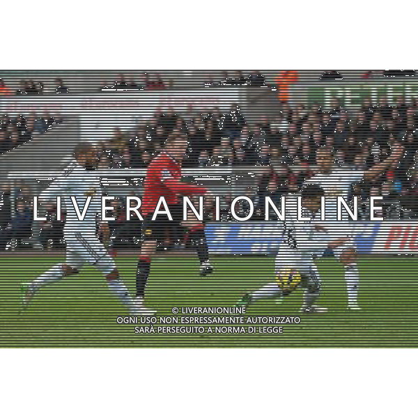 Manchester United\'s Wayne Rooney has a shot at goal Photographer Ashley Crowden/CameraSport Football - Barclays Premiership - Swansea City v Manchester United - Saturday 21st February 2015 - Liberty Stadium - Swansea © CameraSport - 43 Linden Ave. Countesthorpe. Leicester. England. LE8 5PG - Tel: +44 (0) 116 277 4147 - admin@camerasport.com - www.camerasport.com AG ALDO LIVERANI SAS ONLY ITALY