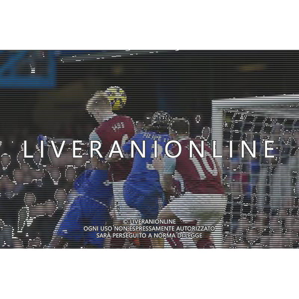 Burnley\'s Ben Mee scores his sides equalising goal to make the score 1-1 Photographer Craig Mercer/CameraSport Football - Barclays Premiership - Chelsea v Burnley - Saturday 21st February 2015 - Stamford Bridge - London © CameraSport - 43 Linden Ave. Countesthorpe. Leicester. England. LE8 5PG - Tel: +44 (0) 116 277 4147 - admin@camerasport.com - www.camerasport.com AG ALDO LIVERANI SAS ONLY ITALY