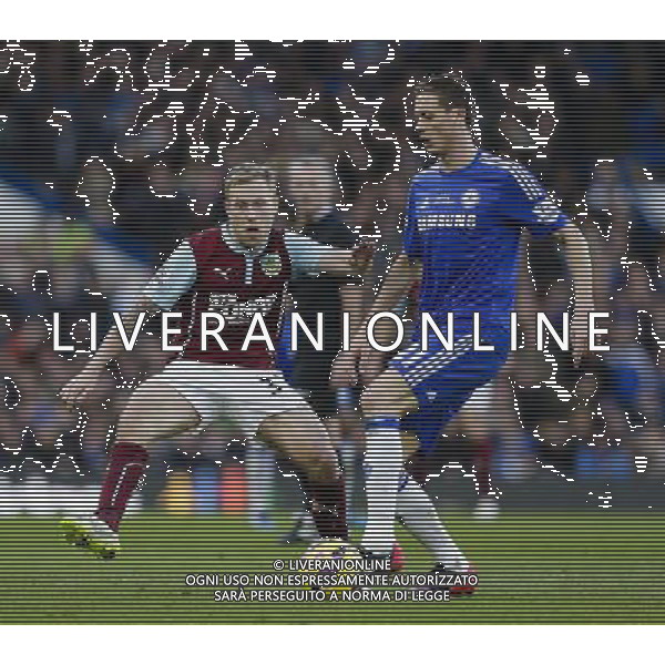 Chelsea\'s Nemanja Matic under pressure from Burnley\'s Scott Arfield Photographer Craig Mercer/CameraSport Football - Barclays Premiership - Chelsea v Burnley - Saturday 21st February 2015 - Stamford Bridge - London © CameraSport - 43 Linden Ave. Countesthorpe. Leicester. England. LE8 5PG - Tel: +44 (0) 116 277 4147 - admin@camerasport.com - www.camerasport.com AG ALDO LIVERANI SAS ONLY ITALY