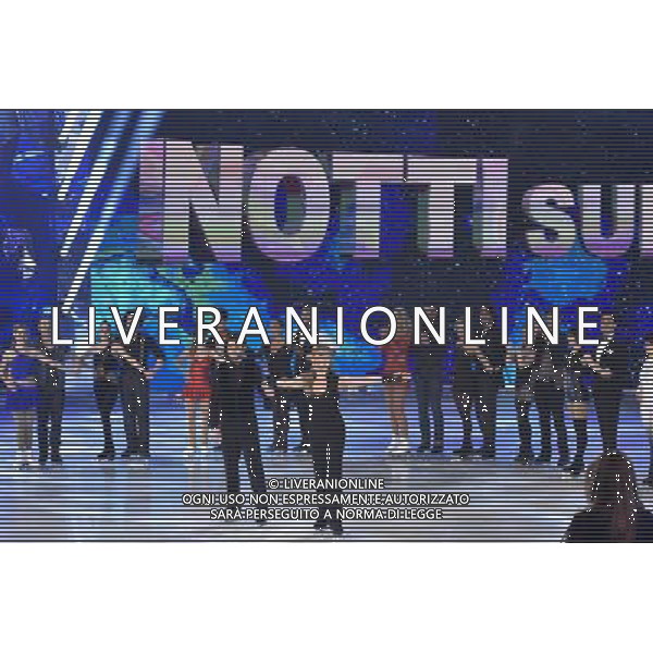 Roma - 21/02/2015 - Studi Rai Nomentano - La prima puntata della trasmissione TV \' Notti sul ghiaccio \' - nella foto: Milly Carlucci con i partecipanti alla gara / Ph. Fabrizio Corradetti - Ag. Aldo Liverani sas