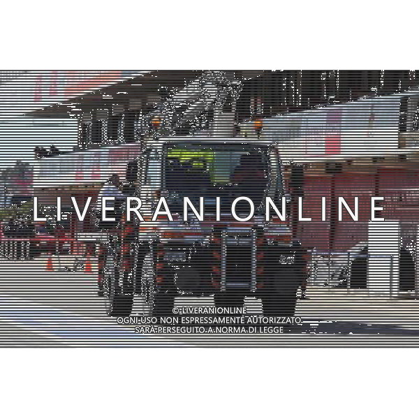 The McLaren MP4-30 of Fernando Alonso (ESP) McLaren is recovered back to the pits on the back of a truck. 22.02.2015. Formula One Testing, Day Four, Barcelona, Spain. /Agenzia Aldo Liverani sas - ITALY ONLY - EDITORIAL USE ONLY