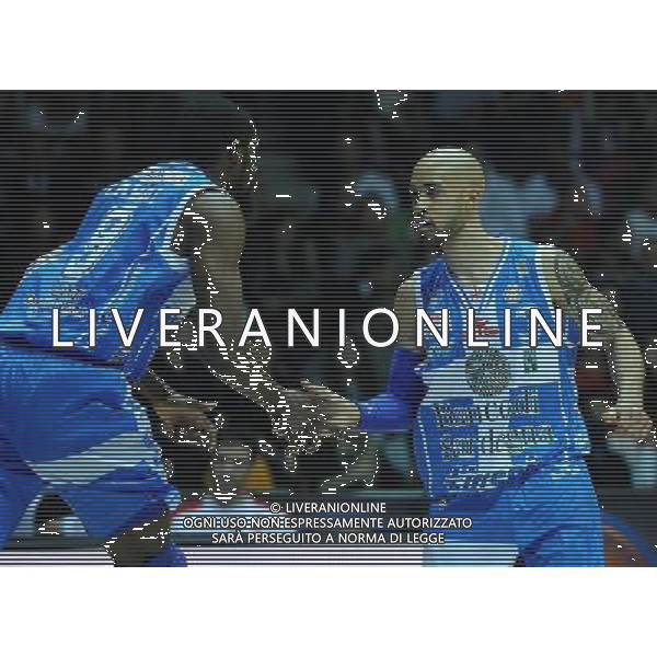 Beko Final Eight 2015 Finale Desio (MB) - 22.02.2015 EA7 Armani Jeans Olimpia Milano-Banco di Sardegna Sassari Nella Foto:logan david festeggia con lawal shane /Ph.Vitez-Ag. Aldo Liverani
