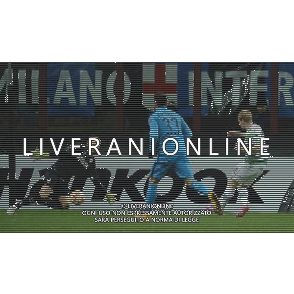 UEFA Europa League 2014/2015 Sedicesimi di Finale Ritorno Milano - 26.02.2015 Inter-Celtic Nella Foto:parata carrizo su mackay steven /Ph.Vitez-Ag. Aldo Liverani