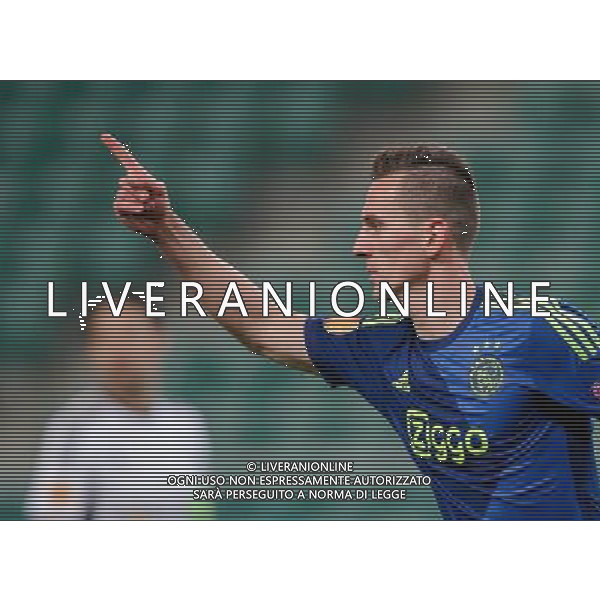 2015.02.26 WARSAW STADION WOJSKA POLSKIEGO UEFA EUROPA LEAGUE ROUND OF 32 GAME LEGIA WARSZAWA - AJAX AMSTERDAM ARKADIUSZ MILIK GOL BRAMKA RADOSC 2015.02.26 WARSZAWA STADION WOJSKA POLSKIEGO PILKA NOZNA UEFA LIGA EUROPY 1/16 FINALU MECZ LEGIA WARSZAWA - AJAX AMSTERDAM N/Z ARKADIUSZ MILIK GOL BRAMKA RADOSC FOTO RAFAL OLEKSIEWICZ / PRESSFOCUS / NEWSPIX.PL --- Newspix.pl /Agenzia Aldo Liverani sas - ITALY ONLY - LEGIA VARSAVIA vs AJAX AMSTERDAM EUROPA LEAGUE *** Local Caption *** www.newspix.pl mail us: info@newspix.pl call us: 0048 022 23 22 222 --- Polish Picture Agency by Ringier Axel Springer Poland