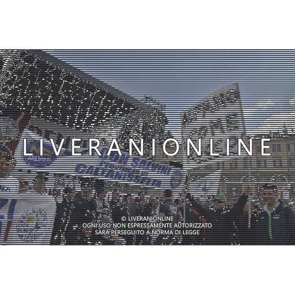 ROMA 28-02-2015 MANIFESTAZIONE DELLA LEGA NORD CONTRO RENZI A CASA ORGANIZZATA DA MATTEO SALVINI NELLA FOTO I MANIFESTANTI DELLA LEGA NORD FOTO FABRIZIO CORRADETTI-AG ALDO LIVERANI SAS