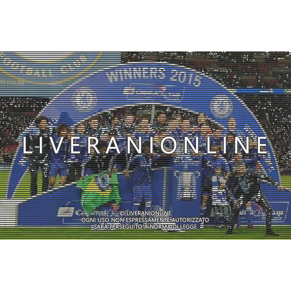 Chelsea celebrate winning the capital one cup final Photographer Ashley Crowden/CameraSport Football - Capital One Cup Final - Chelsea v Tottenham Hotspur - Sunday 1st March 2015 - Wembley - London © CameraSport - 43 Linden Ave. Countesthorpe. Leicester. England. LE8 5PG - Tel: +44 (0) 116 277 4147 - admin@camerasport.com - www.camerasport.com AG ALDO LIVERANI SAS ONLY ITALY