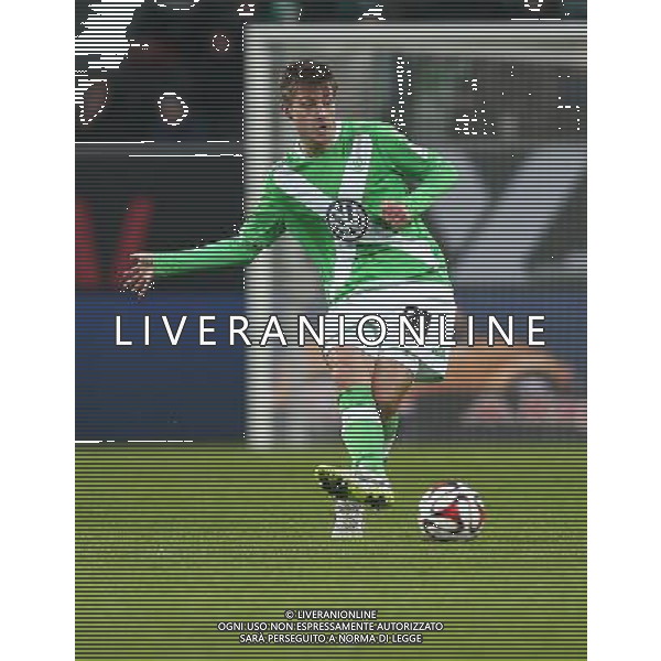 firo Fu§ball,Fussball, 07.02.2015 1. Bundesliga Saison 2014/2015 VFL Wolfsburg - TSG 1899 Hoffenheim (3:0) Wolfsburg, Einzelaktion, ganze Figur, Robin Knoche $worldrightsEs gelten unsere AGB, einsehbar auf www.firosportphoto.de copyright by firo sportphoto: Coesfelder Str. 207 D- 48249 DŸlmen www.firosportphoto.de mail@firosportphoto.de (V o l k s b a n k B o c h u m - W i t t e n ) BLZ.: 430 601 29 Kt. Nr.: 341 117 100 Tel: +49-2594 - 9916004 Fax: +49-2594 - 9916005