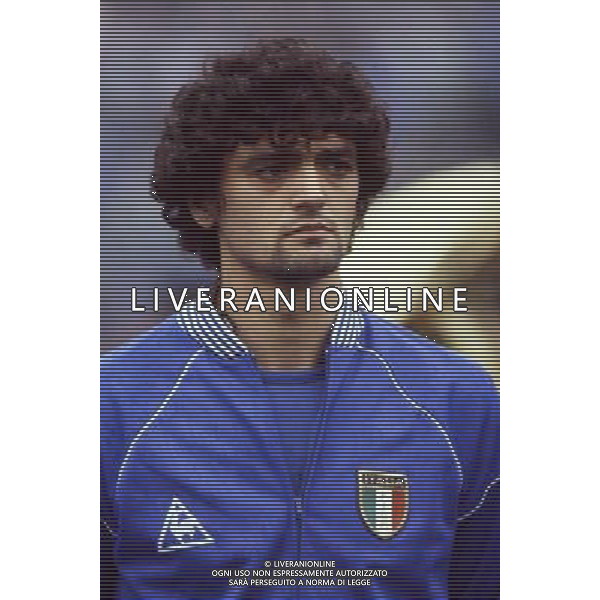 RETROSPETTIVA ALESSANDRO ALTOBELLI CALCIATORE NELLA FOTO ALESSANDRO ALTOBELLI CON LA MAGLIA DELLA NAZIONALE ITALIANA AG ALDO LIVERANI SAS