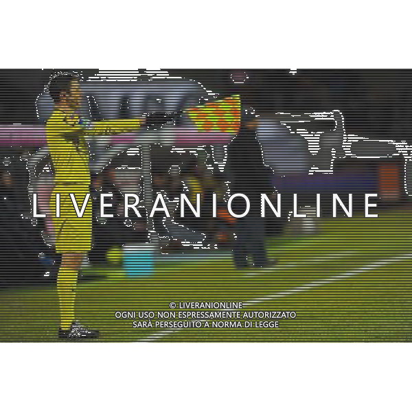 Illustration hors jeu / ARBITRE DE TOUCHE - 04.03.2015 - Evian Thonon / Lorient - Match en retard de la 26eme journee de Ligue 1 Photo : Jean Paul Thomas / Icon Sport /Agenzia Aldo Liverani sas - ITALY ONLY - EDITORIAL USE ONLY