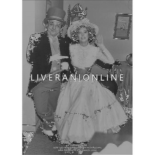 ENRICA BONACCORTI CONDUTTRICE TELEVISIVA NEI PANNI DI MARY POPPINS CON GIANCARLO MAGALLI 1987 - RETROSPETTIVA ©ARCHIVIO AGENZIA ALDO LIVERANI SAS