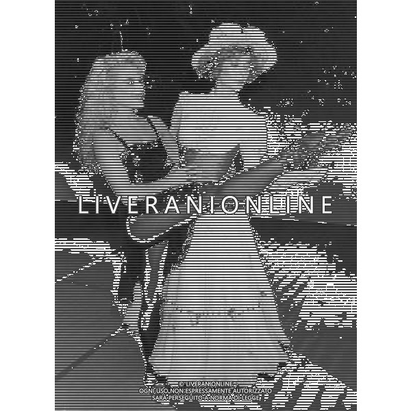 ENRICA BONACCORTI CONDUTTRICE TELEVISIVA NEI PANNI DI MARY POPPINS CON HEATHER PARISI NEL 1987 - RETROSPETTIVA ©ARCHIVIO AGENZIA ALDO LIVERANI SAS