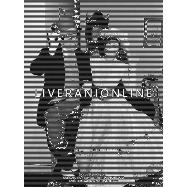 ENRICA BONACCORTI CONDUTTRICE TELEVISIVA NEI PANNI DI MARY POPPINS CON GIANCARLO MAGALLI NEL 1987 - RETROSPETTIVA ©ARCHIVIO AGENZIA ALDO LIVERANI SAS
