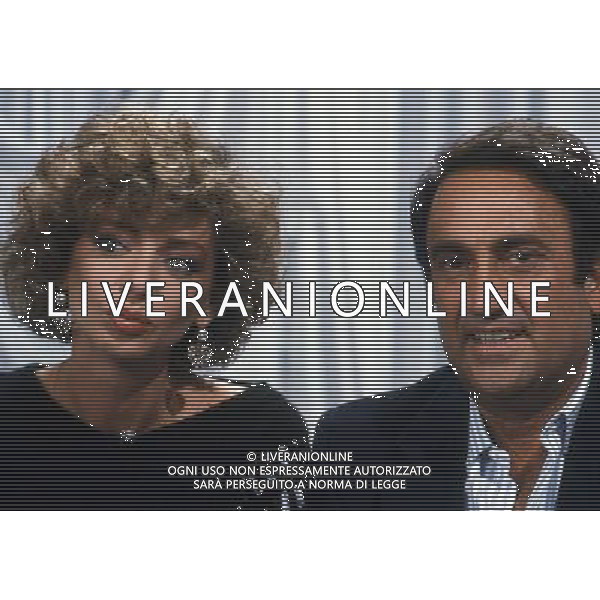 ENRICA BONACCORTI CONDUTTRICE TELEVISIVA CON EMILIO FEDE - RETROSPETTIVA ©ARCHIVIO AGENZIA ALDO LIVERANI SAS