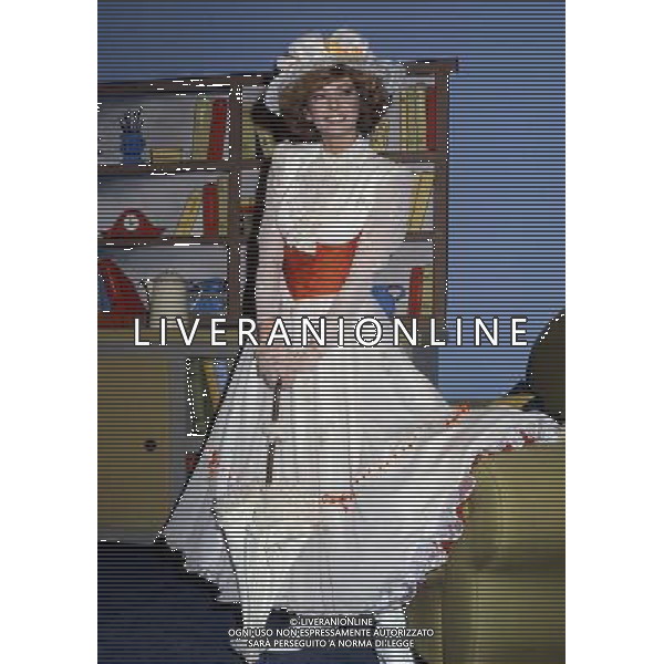ENRICA BONACCORTI CONDUTTRICE TELEVISIVA NEI PANNI DI MARY POPPINS NEL 1987 - RETROSPETTIVA ©ARCHIVIO AGENZIA ALDO LIVERANI SAS