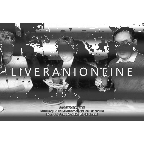 GIANNI BONCOMPAGNI CONDUTTORE, AUTORE E REGISTA TELEVISIVO CON NILDE IOTTI E ENRICA BONACCORTI NEL 1985 - RETROSPETTIVA ©ARCHIVIO AGENZIA ALDO LIVERANI SAS