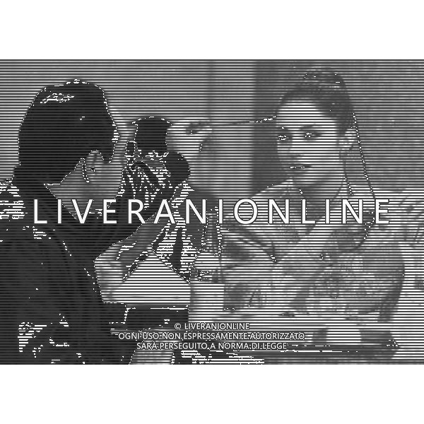 GIANNI BONCOMPAGNI CONDUTTORE, AUTORE E REGISTA TELEVISIVO CON ALESSANDRA MARTINEZ NEL 1985 - RETROSPETTIVA ©ARCHIVIO AGENZIA ALDO LIVERANI SAS