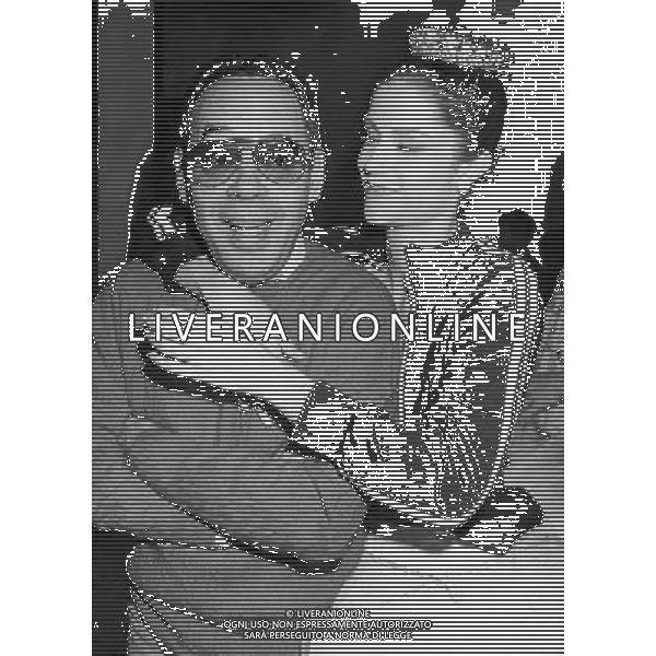 GIANNI BONCOMPAGNI CONDUTTORE, AUTORE E REGISTA TELEVISIVO CON ALESSANDRA MARTINEZ NEL 1985 - RETROSPETTIVA ©ARCHIVIO AGENZIA ALDO LIVERANI SAS