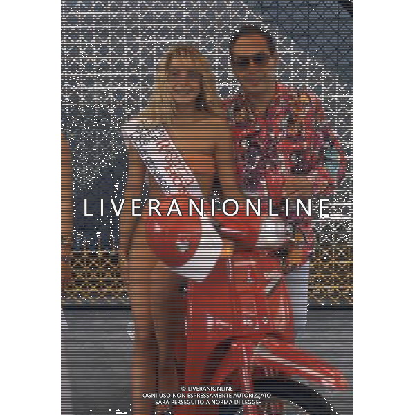 GIANNI BONCOMPAGNI CONDUTTORE, AUTORE E REGISTA TELEVISIVO CON SIMONETTA EPIFANI NEL 1986 - RETROSPETTIVA ©ARCHIVIO AGENZIA ALDO LIVERANI SAS