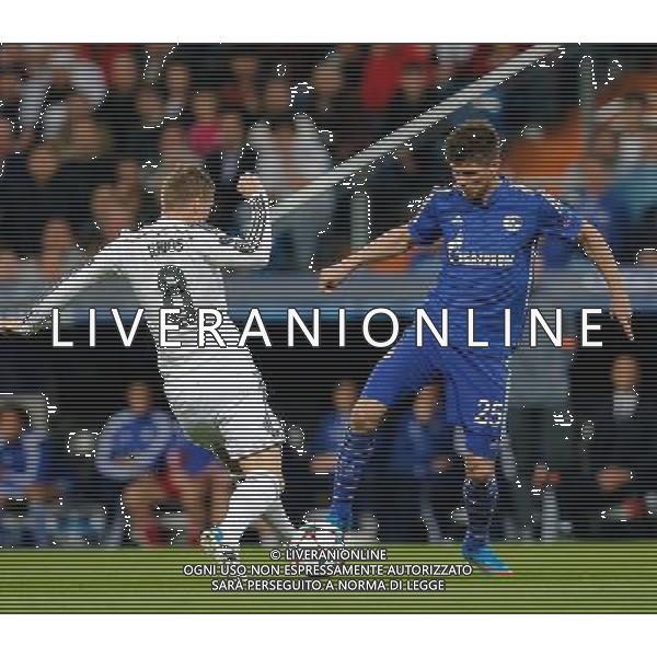 firo : 10.03.2015 Fu§ball, CL, Champions League, Saison 2014/2015, Achtelfinale,RŸckspiel, Real Madrid - FC Schalke 04 KROOS gegen HUNTELAAR $worldrights,Es gelten unsere AGB, einsehbar auf www.firosportphoto.de, copyright by firo sportphoto: Coesfelder Str. 207 D-48249 DŸlmen www.firosportphoto.de mail@firosportphoto.de (V o l k s b a n k B o c h u m - W i t t e n ) BLZ.: 430 601 29 Kt. Nr.: 341 117 100 Tel:Ê +49-2594-9916004 Fax:Ê+49-2594-9916005 AG ALDO LIVERANI SAS ONLY ITALY