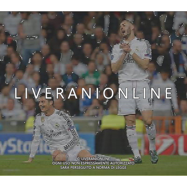 firo : 10.03.2015 Fu§ball, CL, Champions League, Saison 2014/2015, Achtelfinale,RŸckspiel, Real Madrid - FC Schalke 04 Cristiano Ronaldo (Real Madrid) and Karim Benzema (Real Madrid) $worldrights,Es gelten unsere AGB, einsehbar auf www.firosportphoto.de, copyright by firo sportphoto: Coesfelder Str. 207 D-48249 DŸlmen www.firosportphoto.de mail@firosportphoto.de (V o l k s b a n k B o c h u m - W i t t e n ) BLZ.: 430 601 29 Kt. Nr.: 341 117 100 Tel:Ê +49-2594-9916004 Fax:Ê+49-2594-9916005 AG ALDO LIVERANI SAS ONLY ITALY