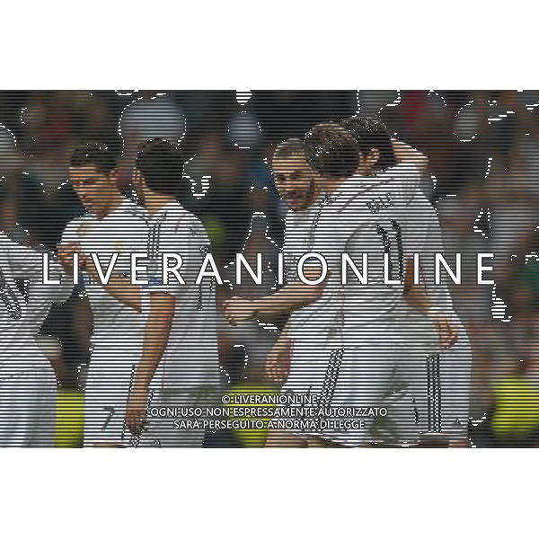 firo : 10.03.2015 Fu§ball, CL, Champions League, Saison 2014/2015, Achtelfinale,RŸckspiel, Real Madrid - FC Schalke 04 Jubel zum 3:2, Karim Benzema (Real Madrid) mit BALE $worldrights,Es gelten unsere AGB, einsehbar auf www.firosportphoto.de, copyright by firo sportphoto: Coesfelder Str. 207 D-48249 DŸlmen www.firosportphoto.de mail@firosportphoto.de (V o l k s b a n k B o c h u m - W i t t e n ) BLZ.: 430 601 29 Kt. Nr.: 341 117 100 Tel:Ê +49-2594-9916004 Fax:Ê+49-2594-9916005 AG ALDO LIVERANI SAS ONLY ITALY