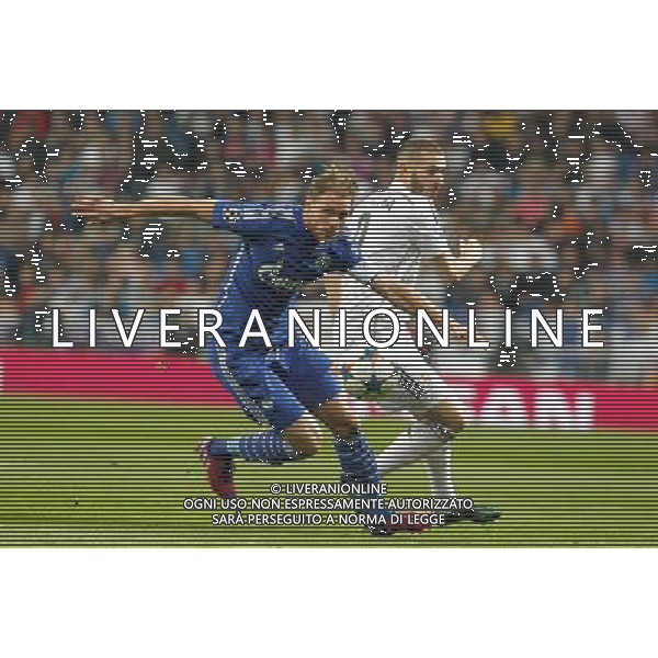firo : 10.03.2015 Fu§ball, CL, Champions League, Saison 2014/2015, Achtelfinale,RŸckspiel, Real Madrid - FC Schalke 04 3:4 Bendikt H…WEDES, Karim Benzema. $worldrights,Es gelten unsere AGB, einsehbar auf www.firosportphoto.de, copyright by firo sportphoto: Coesfelder Str. 207 D-48249 DŸlmen www.firosportphoto.de mail@firosportphoto.de (V o l k s b a n k B o c h u m - W i t t e n ) BLZ.: 430 601 29 Kt. Nr.: 341 117 100 Tel:Ê +49-2594-9916004 Fax:Ê+49-2594-9916005 AG ALDO LIVERANI SAS ONLY ITALY
