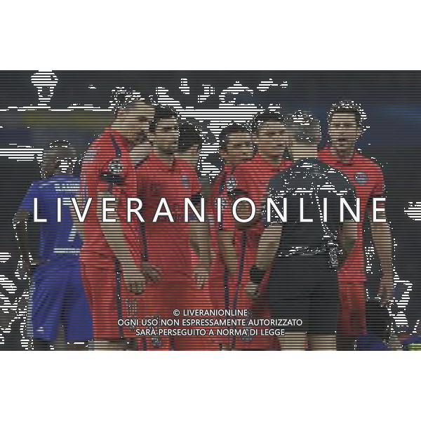 Paris Saint-Germain\'s Thiago Silva protests to referee Bjorn Kuipers after Zlatan Ibrahimovic is shown a red card Photographer Ashley Western/CameraSport Football - UEFA Champions League Round of 16, Second Leg - Chelsea v Paris Saint-Germain - Wednesday 11th March 2015 - Stamford Bridge - London © CameraSport - 43 Linden Ave. Countesthorpe. Leicester. England. LE8 5PG - Tel: +44 (0) 116 277 4147 - admin@camerasport.com - www.camerasport.com AG ALDO LIVERANI SAS ONLY ITALY