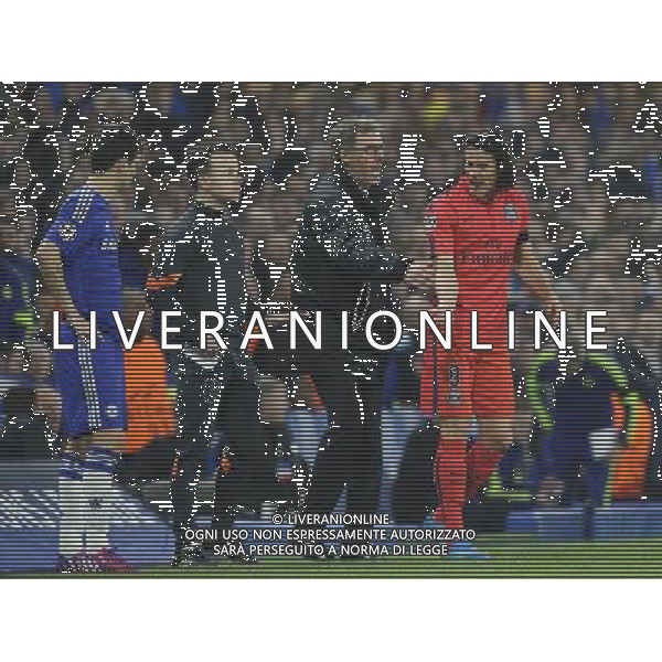 Paris Saint-Germain manager Laurent Blanc calms down Edinson Cavani after the sending off of Zlatan Ibrahimovic Photographer Ashley Western/CameraSport Football - UEFA Champions League Round of 16, Second Leg - Chelsea v Paris Saint-Germain - Wednesday 11th March 2015 - Stamford Bridge - London © CameraSport - 43 Linden Ave. Countesthorpe. Leicester. England. LE8 5PG - Tel: +44 (0) 116 277 4147 - admin@camerasport.com - www.camerasport.com AG ALDO LIVERANI SAS ONLY ITALY