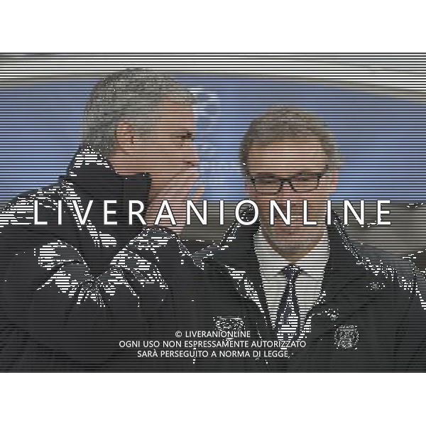 Chelsea manager JosŽ Mourinho (left) and Paris Saint-Germain manager Laurent Blanc Photographer Ashley Western/CameraSport Football - UEFA Champions League Round of 16, Second Leg - Chelsea v Paris Saint-Germain - Wednesday 11th March 2015 - Stamford Bridge - London © CameraSport - 43 Linden Ave. Countesthorpe. Leicester. England. LE8 5PG - Tel: +44 (0) 116 277 4147 - admin@camerasport.com - www.camerasport.com AG ALDO LIVERANI SAS ONLY ITALY