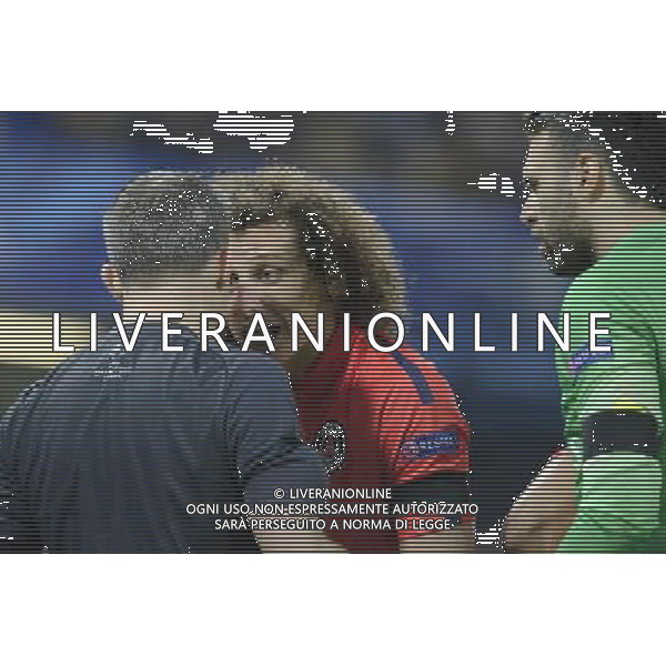 Paris Saint-Germain\'s David Luiz protests to Referee Bjorn Kuipers Photographer Ashley Western/CameraSport Football - UEFA Champions League Round of 16, Second Leg - Chelsea v Paris Saint-Germain - Wednesday 11th March 2015 - Stamford Bridge - London © CameraSport - 43 Linden Ave. Countesthorpe. Leicester. England. LE8 5PG - Tel: +44 (0) 116 277 4147 - admin@camerasport.com - www.camerasport.com AG ALDO LIVERANI SAS ONLY ITALY