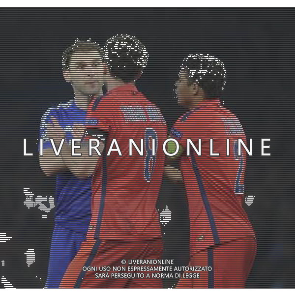 Chelsea\'s Branislav Ivanovic argues with Paris Saint-Germain\'s Thiago Motta (left) Photographer Ashley Western/CameraSport Football - UEFA Champions League Round of 16, Second Leg - Chelsea v Paris Saint-Germain - Wednesday 11th March 2015 - Stamford Bridge - London © CameraSport - 43 Linden Ave. Countesthorpe. Leicester. England. LE8 5PG - Tel: +44 (0) 116 277 4147 - admin@camerasport.com - www.camerasport.com AG ALDO LIVERANI SAS ONLY ITALY